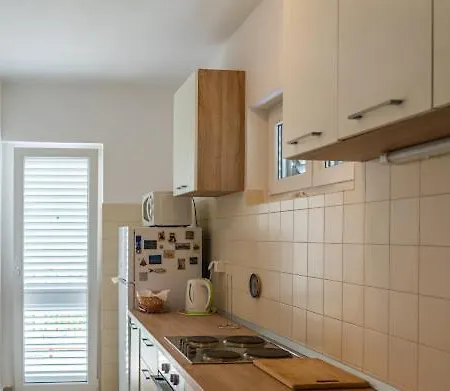 Apartman Luka شقة *