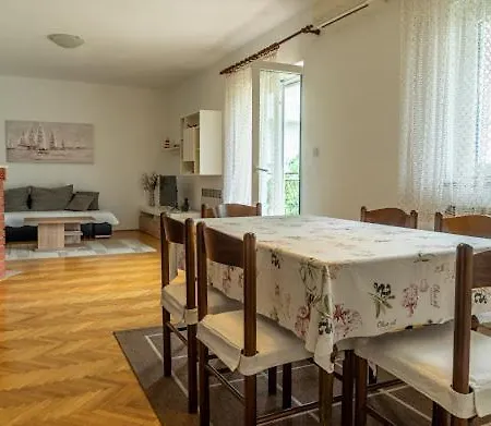 شقة Apartman Luka